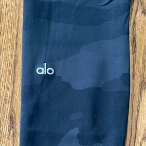 ALO Yoga woman Black Camo Leggings